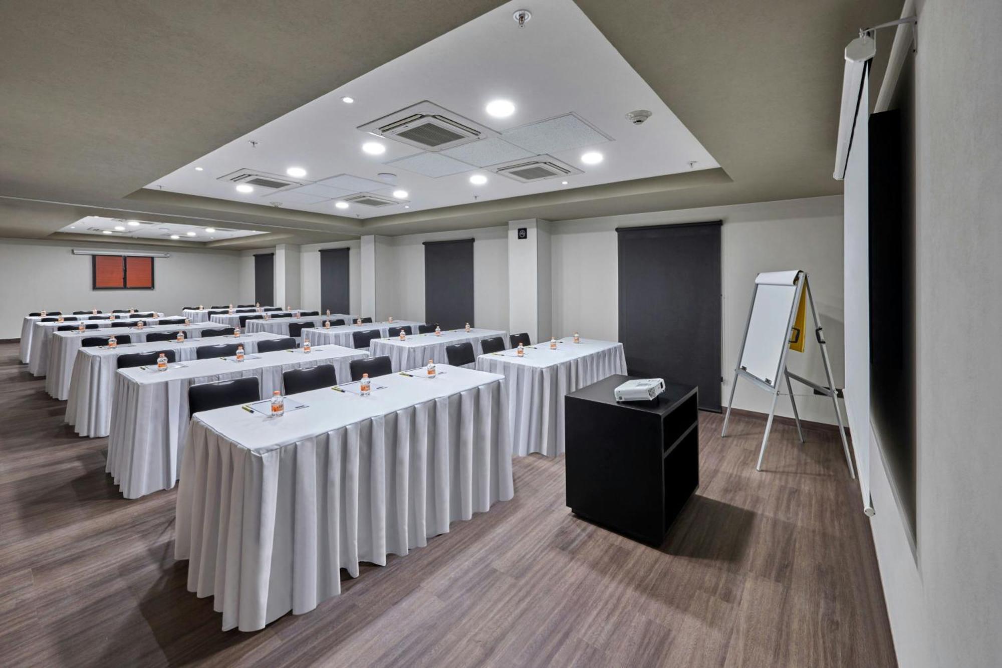 City Express By Marriott Comitan Exterior photo
